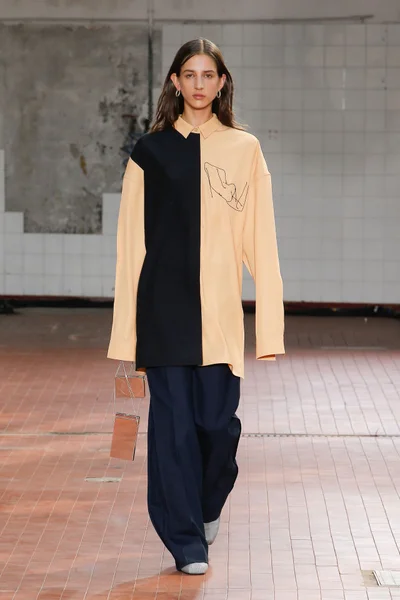 Look 30